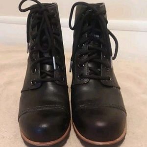 SOLD.      New sorel wedge